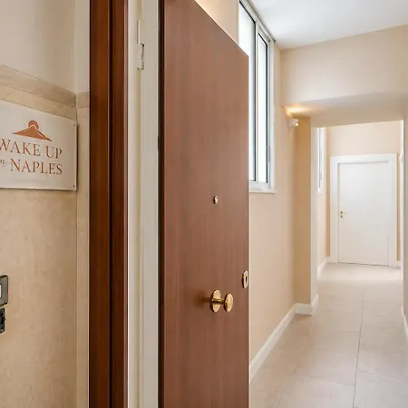 Wake Up In Center 4 Guests