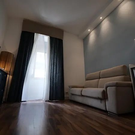 Wake Up In Center 4 Guests 4*