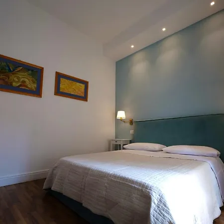 Wake Up In Center 4 Guests 4* Неаполь